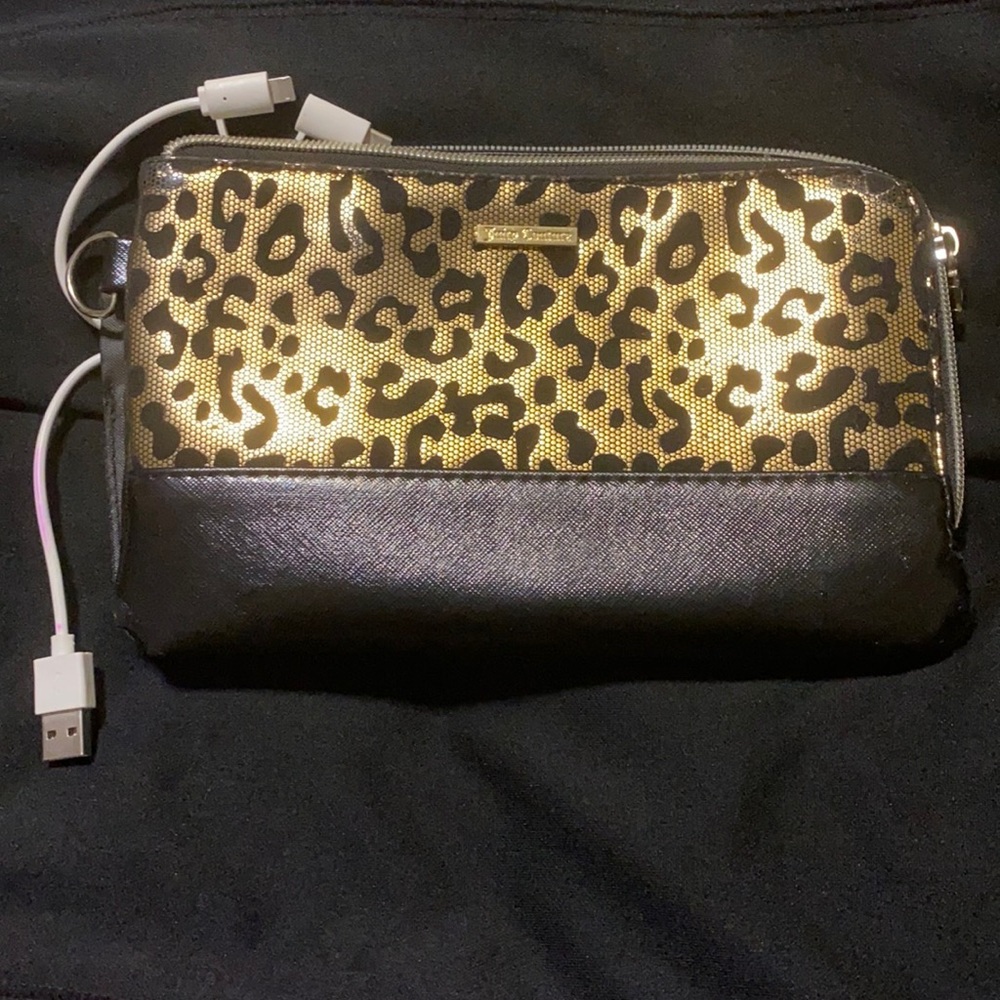 Juicy couture purse with phone charger